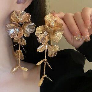Fashionable diamond-studded flower long tassel earrings